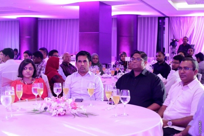 މެއި 17، 2015: ވިޔަފާރިތަކަަށް އެހީތެރިވެދިނުމުގެ ގޮތުން ރާއްޖޭގެ ހަތް ސަރަހައްދެއްގައި އެންޓަޕްރައިސް ޑިވެލޮޕްމެންޓް ސެންޓަރުތަކެއް ގާއިމުކުުރުމުގެ މަޝްރޫއު އިފްތިތާހުކުރުމަށް ބޭއްވި ރަސްމިއްޔާތުގެ ތެރެއިން -- ސަން ފޮޓޯ/ފަޔާޒު މޫސާ
