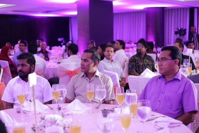 މެއި 17، 2015: ވިޔަފާރިތަކަަށް އެހީތެރިވެދިނުމުގެ ގޮތުން ރާއްޖޭގެ ހަތް ސަރަހައްދެއްގައި އެންޓަޕްރައިސް ޑިވެލޮޕްމެންޓް ސެންޓަރުތަކެއް ގާއިމުކުުރުމުގެ މަޝްރޫއު އިފްތިތާހުކުރުމަށް ބޭއްވި ރަސްމިއްޔާތުގެ ތެރެއިން -- ސަން ފޮޓޯ/ފަޔާޒު މޫސާ