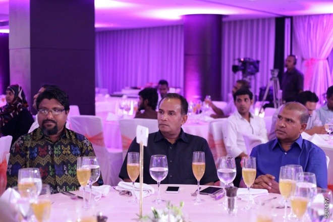 މެއި 17، 2015: ވިޔަފާރިތަކަަށް އެހީތެރިވެދިނުމުގެ ގޮތުން ރާއްޖޭގެ ހަތް ސަރަހައްދެއްގައި އެންޓަޕްރައިސް ޑިވެލޮޕްމެންޓް ސެންޓަރުތަކެއް ގާއިމުކުުރުމުގެ މަޝްރޫއު އިފްތިތާހުކުރުމަށް ބޭއްވި ރަސްމިއްޔާތުގެ ތެރެއިން -- ސަން ފޮޓޯ/ފަޔާޒު މޫސާ