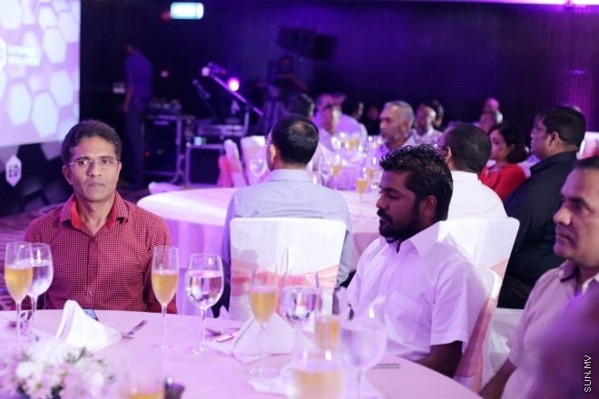 މެއި 17، 2015: ވިޔަފާރިތަކަަށް އެހީތެރިވެދިނުމުގެ ގޮތުން ރާއްޖޭގެ ހަތް ސަރަހައްދެއްގައި އެންޓަޕްރައިސް ޑިވެލޮޕްމެންޓް ސެންޓަރުތަކެއް ގާއިމުކުުރުމުގެ މަޝްރޫއު އިފްތިތާހުކުރުމަށް ބޭއްވި ރަސްމިއްޔާތުގެ ތެރެއިން -- ސަން ފޮޓޯ/ފަޔާޒު މޫސާ