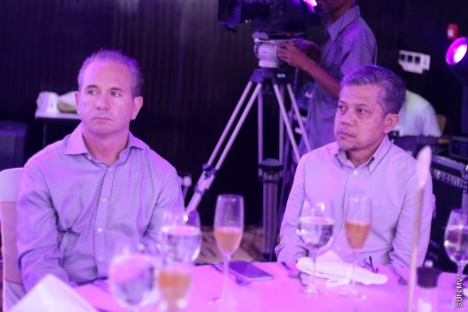 މެއި 17، 2015: ވިޔަފާރިތަކަަށް އެހީތެރިވެދިނުމުގެ ގޮތުން ރާއްޖޭގެ ހަތް ސަރަހައްދެއްގައި އެންޓަޕްރައިސް ޑިވެލޮޕްމެންޓް ސެންޓަރުތަކެއް ގާއިމުކުުރުމުގެ މަޝްރޫއު އިފްތިތާހުކުރުމަށް ބޭއްވި ރަސްމިއްޔާތުގެ ތެރެއިން -- ސަން ފޮޓޯ/ފަޔާޒު މޫސާ