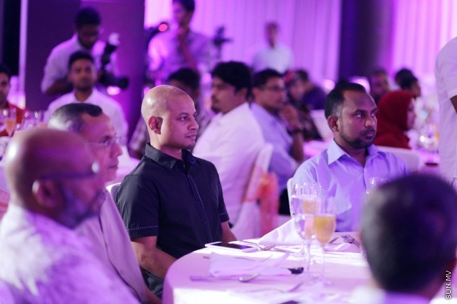 މެއި 17، 2015: ވިޔަފާރިތަކަަށް އެހީތެރިވެދިނުމުގެ ގޮތުން ރާއްޖޭގެ ހަތް ސަރަހައްދެއްގައި އެންޓަޕްރައިސް ޑިވެލޮޕްމެންޓް ސެންޓަރުތަކެއް ގާއިމުކުުރުމުގެ މަޝްރޫއު އިފްތިތާހުކުރުމަށް ބޭއްވި ރަސްމިއްޔާތުގެ ތެރެއިން -- ސަން ފޮޓޯ/ފަޔާޒު މޫސާ