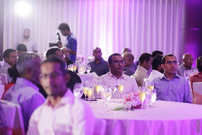 މެއި 17، 2015: ވިޔަފާރިތަކަަށް އެހީތެރިވެދިނުމުގެ ގޮތުން ރާއްޖޭގެ ހަތް ސަރަހައްދެއްގައި އެންޓަޕްރައިސް ޑިވެލޮޕްމެންޓް ސެންޓަރުތަކެއް ގާއިމުކުުރުމުގެ މަޝްރޫއު އިފްތިތާހުކުރުމަށް ބޭއްވި ރަސްމިއްޔާތުގެ ތެރެއިން -- ސަން ފޮޓޯ/ފަޔާޒު މޫސާ
