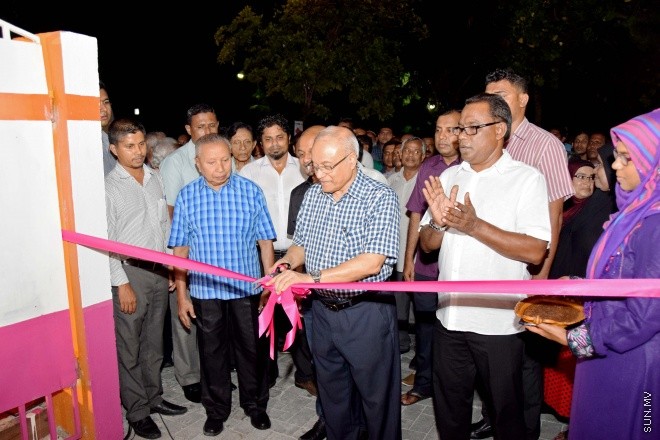 މޭ 25، 2015: ދިއްގަރު ދާއިރާއަށް ޕީޕީއެމްގެ ފަރާތުން ވާދަކުރައްވާ ފާރިސް މައުމޫންގެ މާލޭ ކެމްޕޭން ޖަގަހަ ހުޅުވުމަށް ބޭއްވި ރަސްމިއްޔާތުގެ ތެރެއިން &ndash; ސަންފޮޓޯ/ ޔޫސުފް ސޮފްވާން