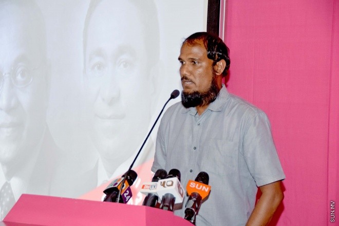 މޭ 25، 2015: ދިއްގަރު ދާއިރާއަށް ޕީޕީއެމްގެ ފަރާތުން ވާދަކުރައްވާ ފާރިސް މައުމޫންގެ މާލޭ ކެމްޕޭން ޖަގަހަ ހުޅުވުމަށް ބޭއްވި ރަސްމިއްޔާތުގެ ތެރެއިން &ndash; ސަންފޮޓޯ/ ޔޫސުފް ސޮފްވާން