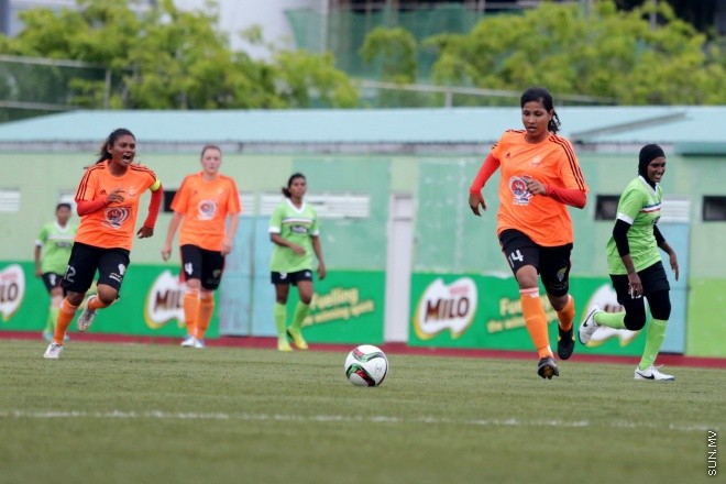 މެއި 26، 2015: މައިލޯ އަންހެން ޑިވިޜަން ފުޓްބޯލް ޗެމްޕިއަންޝިޕްގެ ފުރަތަމަ މެޗްގައި ސަން ހޮޓެލްސް އެންޑް ރިޒޯޓް އާއި ލ. އަތޮޅަށް ނިސްބަތްވާ ސްޓާ ބައްދަލުކުރި މެޗްގެ ތެރެއިން -- ސަން ފޮޓޯ/ފަޔާޒު މޫސާ 