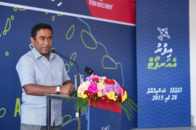 މޭ 28، 2015: ރ އަތޮޅު އިފުރު އެއާޕޯޓު ހުޅުވުމަށް ބޭއްވި ރަސްމިއްޔާތުގެ ތެރެއިން -- ފޮޓޯ/ ރައީސް އޮފީސް