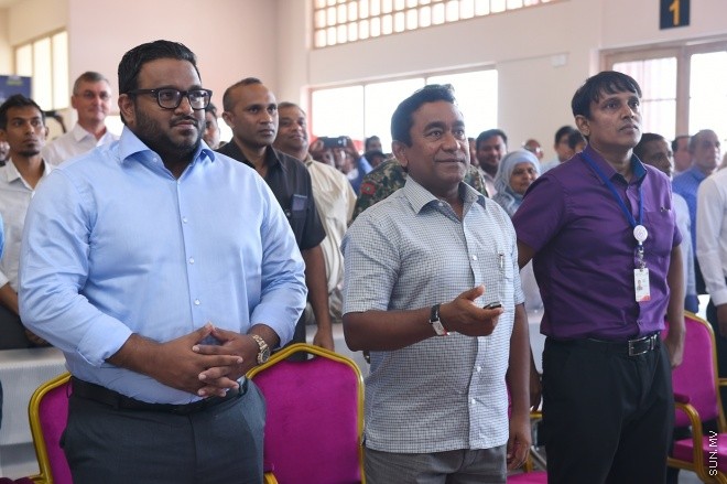 މޭ 28، 2015: ރ އަތޮޅު އިފުރު އެއާޕޯޓު ހުޅުވުމަށް ބޭއްވި ރަސްމިއްޔާތުގެ ތެރެއިން -- ފޮޓޯ/ ރައީސް އޮފީސް