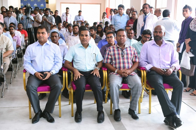 މެއި 28، 2015: ރ. އިފުރު އެއާޕޯޓު ހުޅުވުން: އިފުރު އެއާޕޯޓު ހުޅުއްވައިދެއްވީ ރައީސުލްޖުމްހޫރިއްޔާ އަބްދުﷲ ޔާމީން އަބްދުލް ގައްޔޫމް ----- ފޮޓޯ/ ރައީސް އޮފީސް