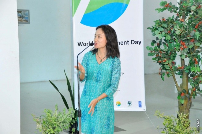 ޖޫން 5، 2015: ދުނިޔޭގެ ތިމާވެށީގެ ދުވަހާ ގުޅުވައިގެން އެންވަޔަރަމަންޓް މިނިސްޓްރީއާ ފޮޓޯގްރާފާސް އެސޯސިއޭޝަން ގުޅިގެން ބާއްވާ ފޮޓޯ މައުރަޒު ހުޅުވުމުގެ ރަސްމިއްޔާތުގެ ތެރެއިން -- ސަންފޮޓޯ/ އަލީ ނަސީރު
