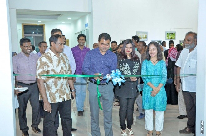 ޖޫން 5، 2015: ދުނިޔޭގެ ތިމާވެށީގެ ދުވަހާ ގުޅުވައިގެން އެންވަޔަރަމަންޓް މިނިސްޓްރީއާ ފޮޓޯގްރާފާސް އެސޯސިއޭޝަން ގުޅިގެން ބާއްވާ ފޮޓޯ މައުރަޒު ހުޅުވުމުގެ ރަސްމިއްޔާތުގެ ތެރެއިން -- ސަންފޮޓޯ/ އަލީ ނަސީރު