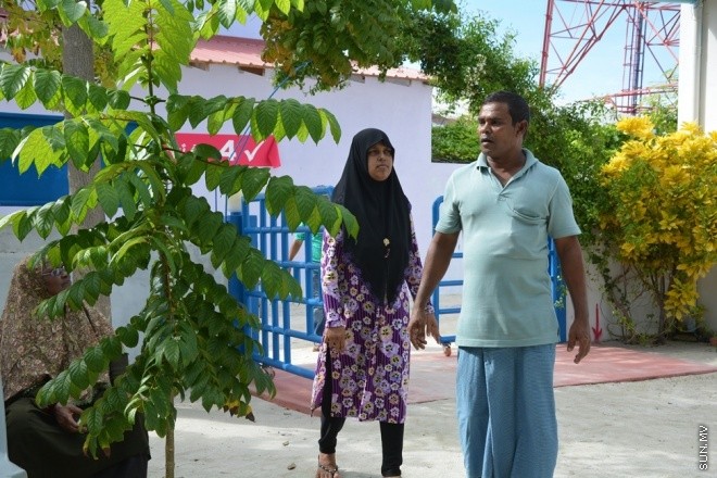 ޖޫން 6، 2015: މ. ދިއްގަރުގައި ވޯޓުލުން ކުރިއަށް ދަނީ ---- ސަން ފޮޓޯ/ އަހްމަދު އާޒިފް