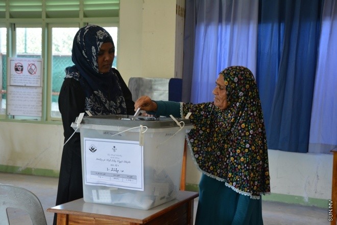 ޖޫން 6، 2015: މ. ދިއްގަރުގައި ވޯޓުލުން ކުރިއަށް ދަނީ ---- ސަން ފޮޓޯ/ އަހްމަދު އާޒިފް