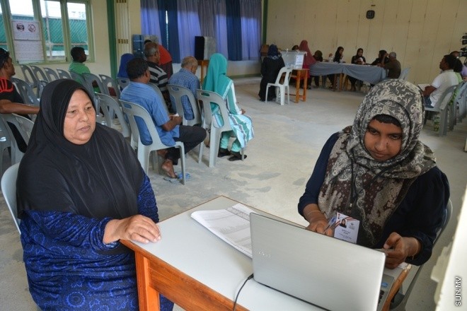 ޖޫން 6، 2015: މ. ދިއްގަރުގައި ވޯޓުލުން ކުރިއަށް ދަނީ ---- ސަން ފޮޓޯ/ އަހްމަދު އާޒިފް