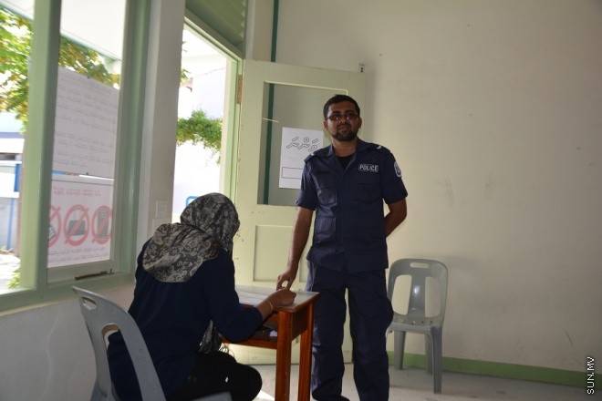 ޖޫން 6، 2015: މ. ދިއްގަރުގައި ވޯޓުލުން ކުރިއަށް ދަނީ ---- ސަން ފޮޓޯ/ އަހްމަދު އާޒިފް