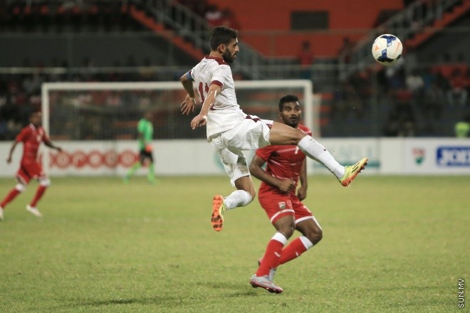 ޖޫން 11، 2015: ވޯލްޑްކަޕް ކޮލިފައިންގައި ރާއްޖެއާއި ގަތަރު ބައްދަލުކުރި މެޗުގެ ތެރެއިން -- ސަން ފޮޓޯ/ ފަޔާޒު މޫސާ