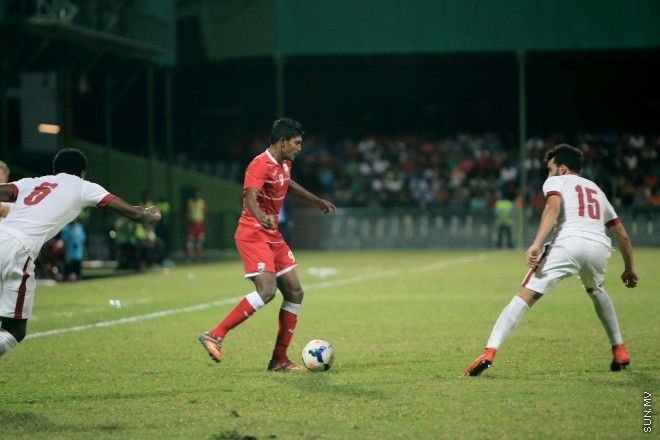 ޖޫން 11، 2015: ވޯލްޑްކަޕް ކޮލިފައިންގައި ރާއްޖެއާއި ގަތަރު ބައްދަލުކުރި މެޗުގެ ތެރެއިން -- ސަން ފޮޓޯ/ ފަޔާޒު މޫސާ