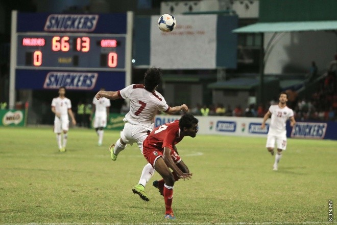 ޖޫން 11، 2015: ވޯލްޑްކަޕް ކޮލިފައިންގައި ރާއްޖެއާއި ގަތަރު ބައްދަލުކުރި މެޗުގެ ތެރެއިން -- ސަން ފޮޓޯ/ ފަޔާޒު މޫސާ