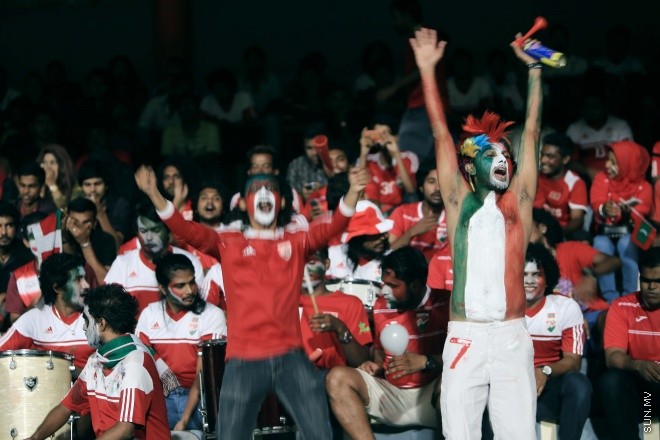 ޖޫން 11، 2015: ވޯލްޑްކަޕް ކޮލިފައިންގައި ރާއްޖެއާއި ގަތަރު ބައްދަލުކުރި މެޗުގެ ތެރެއިން -- ސަން ފޮޓޯ/ ފަޔާޒު މޫސާ