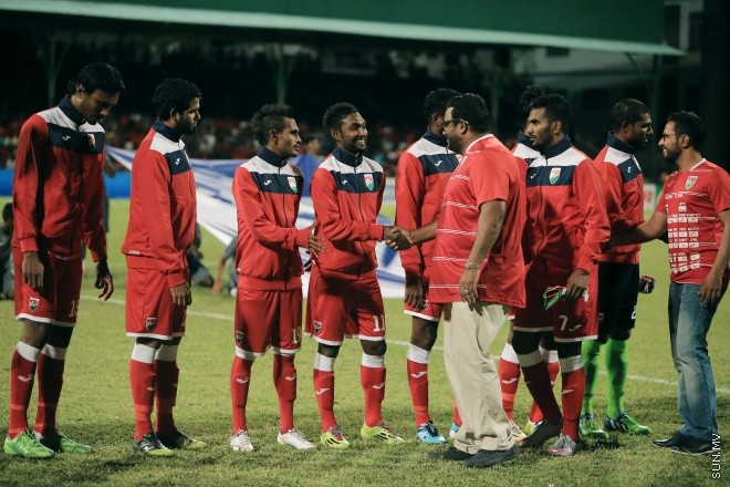 ޖޫން 11، 2015: ވޯލްޑްކަޕް ކޮލިފައިންގައި ރާއްޖެއާއި ގަތަރު ބައްދަލުކުރި މެޗުގެ ތެރެއިން -- ސަން ފޮޓޯ/ ފަޔާޒު މޫސާ