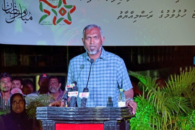 ޖޫން 17، 2015: ހައުސިންގ މިނިސްޓްރީއާއި އެމްއެންޑީއެފް ގުޅިގެން، ދަތުރުވެރިންގެ މާރުކޭޓު އަލުން ހެދުމަށްފަހު ހުޅުވުމަށް ބޭއްވި ރަސްމިއްޔާތުގެ ތެރެއިން -- ސަންފޮޓޯ/ އަލީ ނަސީރު