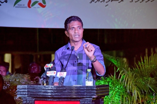 ޖޫން 17، 2015: ހައުސިންގ މިނިސްޓްރީއާއި އެމްއެންޑީއެފް ގުޅިގެން، ދަތުރުވެރިންގެ މާރުކޭޓު އަލުން ހެދުމަށްފަހު ހުޅުވުމަށް ބޭއްވި ރަސްމިއްޔާތުގެ ތެރެއިން -- ސަންފޮޓޯ/ އަލީ ނަސީރު