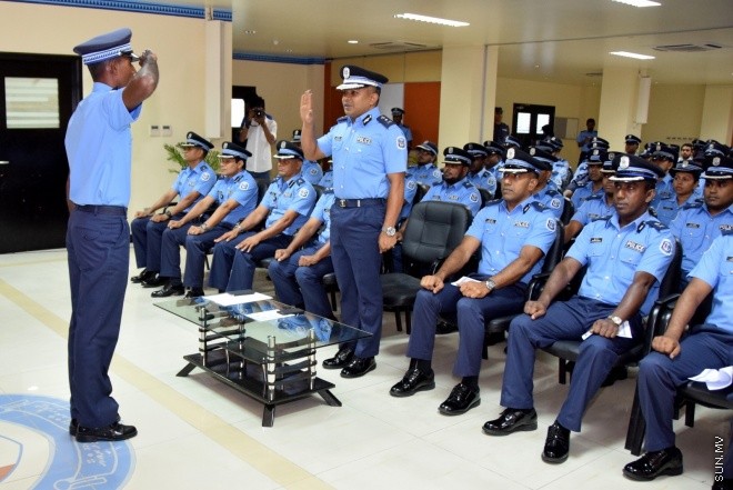 ޖޫން 28، 2015: ފުލުހުންގެ ދެވަނަ ޖިމް އިންސްޓެކްޓާ ކޯސް އަދި ތިންވަނަ ޑްރައިވިން ކޯސް ނިންމުމުގެ ރަސްމިއްޔާތުގެ ތެރެއިން --- ސަން ފޮޓޯ/ ޔޫސުފް ސޮފްވާން