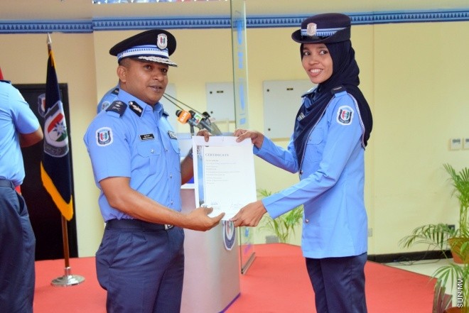 ޖޫން 28، 2015: ފުލުހުންގެ ދެވަނަ ޖިމް އިންސްޓެކްޓާ ކޯސް އަދި ތިންވަނަ ޑްރައިވިން ކޯސް ނިންމުމުގެ ރަސްމިއްޔާތުގެ ތެރެއިން --- ސަން ފޮޓޯ/ ޔޫސުފް ސޮފްވާން
