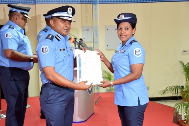 ޖޫން 28، 2015: ފުލުހުންގެ ދެވަނަ ޖިމް އިންސްޓެކްޓާ ކޯސް އަދި ތިންވަނަ ޑްރައިވިން ކޯސް ނިންމުމުގެ ރަސްމިއްޔާތުގެ ތެރެއިން --- ސަން ފޮޓޯ/ ޔޫސުފް ސޮފްވާން