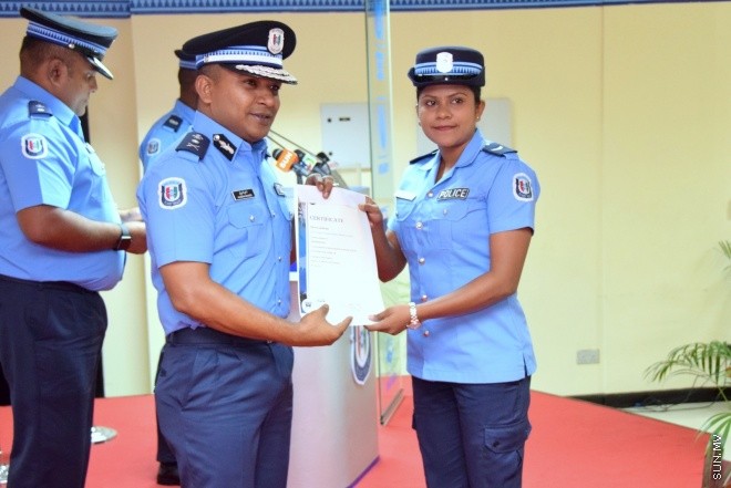 ޖޫން 28، 2015: ފުލުހުންގެ ދެވަނަ ޖިމް އިންސްޓެކްޓާ ކޯސް އަދި ތިންވަނަ ޑްރައިވިން ކޯސް ނިންމުމުގެ ރަސްމިއްޔާތުގެ ތެރެއިން --- ސަން ފޮޓޯ/ ޔޫސުފް ސޮފްވާން