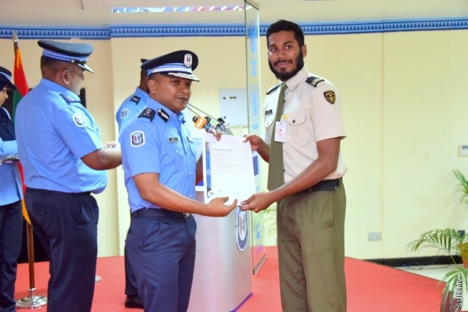 ޖޫން 28، 2015: ފުލުހުންގެ ދެވަނަ ޖިމް އިންސްޓެކްޓާ ކޯސް އަދި ތިންވަނަ ޑްރައިވިން ކޯސް ނިންމުމުގެ ރަސްމިއްޔާތުގެ ތެރެއިން --- ސަން ފޮޓޯ/ ޔޫސުފް ސޮފްވާން
