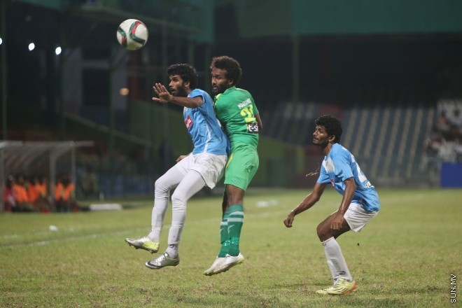 ޖުލައި 8، 2015: އުރިދޫ ދިވެހި ޕްރިމިއާ ލީގްގައި މާޒިޔާ  އާއި މަހިބަދޫ ސްޕޯޓްސް ކުލަބް ބައްދަލުކުރި މެޗުގެ ތެރެއިން -- ސަން ފޮޓޯ/ ފަޔާޒު މޫސާ