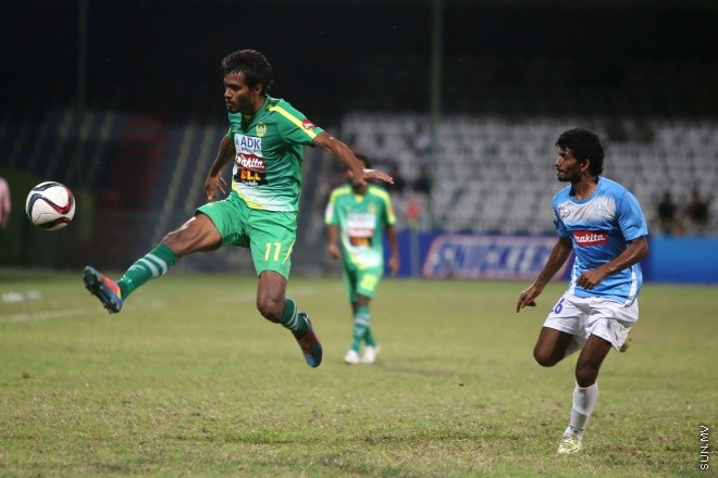 ޖުލައި 8، 2015: އުރިދޫ ދިވެހި ޕްރިމިއާ ލީގްގައި މާޒިޔާ  އާއި މަހިބަދޫ ސްޕޯޓްސް ކުލަބް ބައްދަލުކުރި މެޗުގެ ތެރެއިން -- ސަން ފޮޓޯ/ ފަޔާޒު މޫސާ