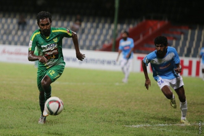 ޖުލައި 8، 2015: އުރިދޫ ދިވެހި ޕްރިމިއާ ލީގްގައި މާޒިޔާ  އާއި މަހިބަދޫ ސްޕޯޓްސް ކުލަބް ބައްދަލުކުރި މެޗުގެ ތެރެއިން -- ސަން ފޮޓޯ/ ފަޔާޒު މޫސާ