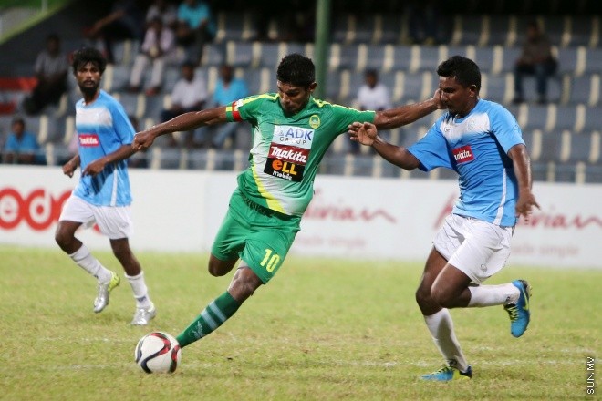 ޖުލައި 8، 2015: އުރިދޫ ދިވެހި ޕްރިމިއާ ލީގްގައި މާޒިޔާ  އާއި މަހިބަދޫ ސްޕޯޓްސް ކުލަބް ބައްދަލުކުރި މެޗުގެ ތެރެއިން -- ސަން ފޮޓޯ/ ފަޔާޒު މޫސާ