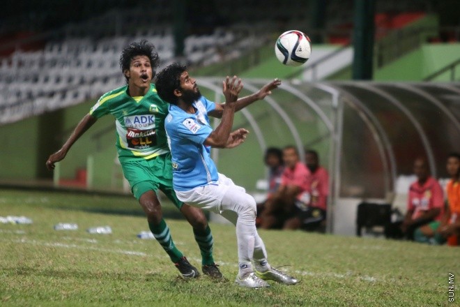ޖުލައި 8، 2015: އުރިދޫ ދިވެހި ޕްރިމިއާ ލީގްގައި މާޒިޔާ  އާއި މަހިބަދޫ ސްޕޯޓްސް ކުލަބް ބައްދަލުކުރި މެޗުގެ ތެރެއިން -- ސަން ފޮޓޯ/ ފަޔާޒު މޫސާ