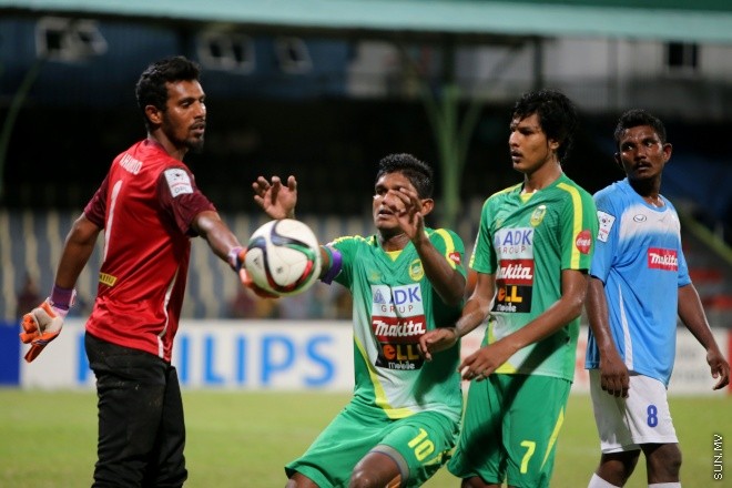 ޖުލައި 8، 2015: އުރިދޫ ދިވެހި ޕްރިމިއާ ލީގްގައި މާޒިޔާ  އާއި މަހިބަދޫ ސްޕޯޓްސް ކުލަބް ބައްދަލުކުރި މެޗުގެ ތެރެއިން -- ސަން ފޮޓޯ/ ފަޔާޒު މޫސާ
