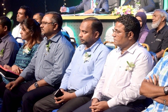 ޖުލައި 17، 2015: ޓީވީއެމް އިން އިންތިޒާމުކޮށްގެން ބޭއްވި، 1436 ވަނަ އަހަރުގެ ރަމަޟާން މަހުގެ، "ރާއްޖޭގެ އެންމެ އަލިގަދަ ތަރި" ޤުރުއާން މުބާރާތުގެ ފައިނަލް އަދި އިނާމު ދިނުމުގެ ރަސްމިއްޔާތުގެ ތެރެއިން -- ސަންފޮޓޯ/ އަލީ ނަސީރު 