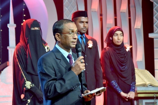 ޖުލައި 17، 2015: ޓީވީއެމް އިން އިންތިޒާމުކޮށްގެން ބޭއްވި، 1436 ވަނަ އަހަރުގެ ރަމަޟާން މަހުގެ، "ރާއްޖޭގެ އެންމެ އަލިގަދަ ތަރި" ޤުރުއާން މުބާރާތުގެ ފައިނަލް އަދި އިނާމު ދިނުމުގެ ރަސްމިއްޔާތުގެ ތެރެއިން -- ސަންފޮޓޯ/ އަލީ ނަސީރު 