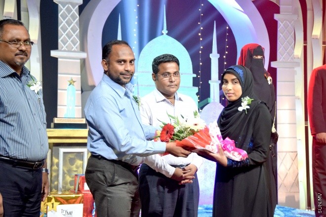 ޖުލައި 17، 2015: ޓީވީއެމް އިން އިންތިޒާމުކޮށްގެން ބޭއްވި، 1436 ވަނަ އަހަރުގެ ރަމަޟާން މަހުގެ، "ރާއްޖޭގެ އެންމެ އަލިގަދަ ތަރި" ޤުރުއާން މުބާރާތުގެ ފައިނަލް އަދި އިނާމު ދިނުމުގެ ރަސްމިއްޔާތުގެ ތެރެއިން -- ސަންފޮޓޯ/ އަލީ ނަސީރު 