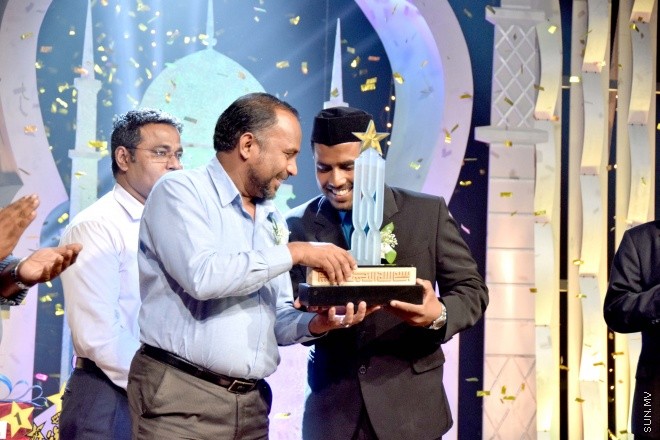 ޖުލައި 17، 2015: ޓީވީއެމް އިން އިންތިޒާމުކޮށްގެން ބޭއްވި، 1436 ވަނަ އަހަރުގެ ރަމަޟާން މަހުގެ، "ރާއްޖޭގެ އެންމެ އަލިގަދަ ތަރި" ޤުރުއާން މުބާރާތުގެ ފައިނަލް އަދި އިނާމު ދިނުމުގެ ރަސްމިއްޔާތުގެ ތެރެއިން -- ސަންފޮޓޯ/ އަލީ ނަސީރު 