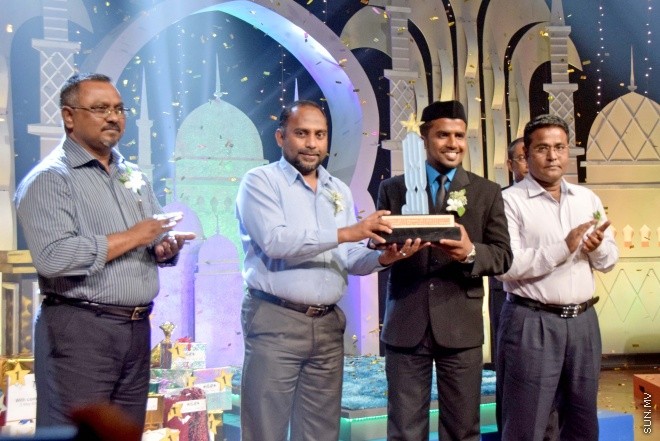 ޖުލައި 17، 2015: ޓީވީއެމް އިން އިންތިޒާމުކޮށްގެން ބޭއްވި، 1436 ވަނަ އަހަރުގެ ރަމަޟާން މަހުގެ، "ރާއްޖޭގެ އެންމެ އަލިގަދަ ތަރި" ޤުރުއާން މުބާރާތުގެ ފައިނަލް އަދި އިނާމު ދިނުމުގެ ރަސްމިއްޔާތުގެ ތެރެއިން -- ސަންފޮޓޯ/ އަލީ ނަސީރު 