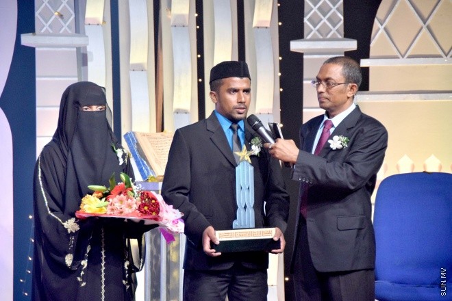 ޖުލައި 17، 2015: ޓީވީއެމް އިން އިންތިޒާމުކޮށްގެން ބޭއްވި، 1436 ވަނަ އަހަރުގެ ރަމަޟާން މަހުގެ، "ރާއްޖޭގެ އެންމެ އަލިގަދަ ތަރި" ޤުރުއާން މުބާރާތުގެ ފައިނަލް އަދި އިނާމު ދިނުމުގެ ރަސްމިއްޔާތުގެ ތެރެއިން -- ސަންފޮޓޯ/ އަލީ ނަސީރު 