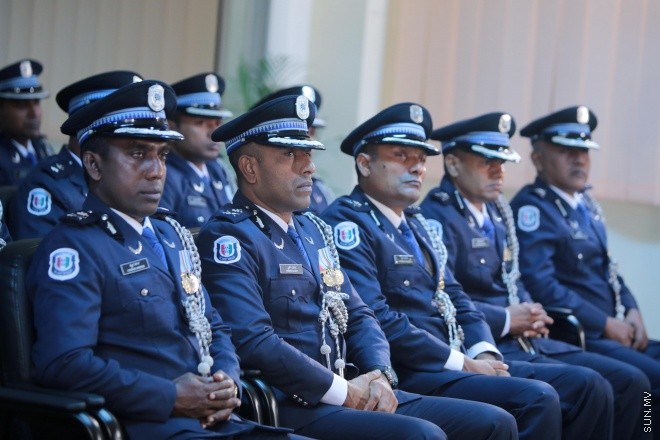 ޖޫން 23، 2015: ޕޮލިސް މެމޯރިއަލް ޑޭ ފާހަަގަކުރުމަށް އިސްކަންދަރު ކޮށީގައި ބޭއްވި ޖަލްސާގެ ތެރެއިން -- ސަން ފޮޓޯ/ފަޔާޒު މޫސާ