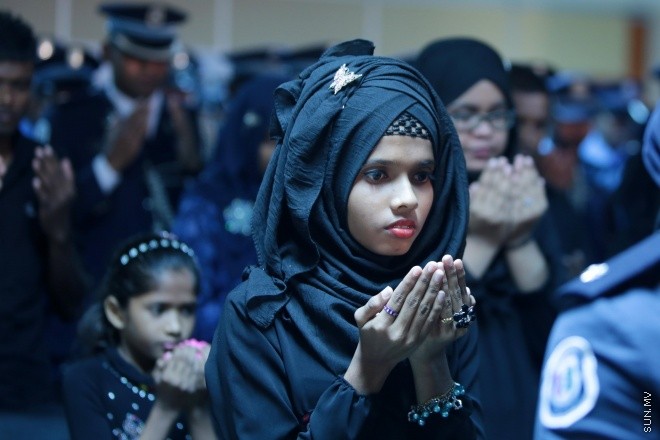 ޖޫން 23، 2015: ޕޮލިސް މެމޯރިއަލް ޑޭ ފާހަަގަކުރުމަށް އިސްކަންދަރު ކޮށީގައި ބޭއްވި ޖަލްސާގެ ތެރެއިން -- ސަން ފޮޓޯ/ފަޔާޒު މޫސާ
