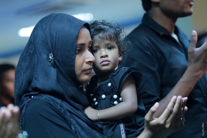 ޖޫން 23، 2015: ޕޮލިސް މެމޯރިއަލް ޑޭ ފާހަަގަކުރުމަށް އިސްކަންދަރު ކޮށީގައި ބޭއްވި ޖަލްސާގެ ތެރެއިން -- ސަން ފޮޓޯ/ފަޔާޒު މޫސާ