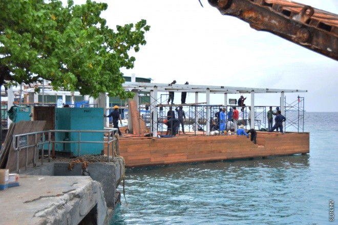 ޖުލައި 24، 2015: ޖުމްހޫރީ މައިދާނާއި ރަސްމީ ފާލަމް މަރާމާތުކުރުމަށްފަހު އަލުން ހުޅުވުމަށް ވަމުންދާ ތައްޔާރީތައް ---- ސަން ފޮޓޯ: ޔޫސުފް ސޮފްވާން