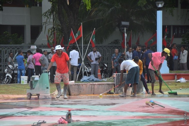 ޖުލައި 24، 2015: ޖުމްހޫރީ މައިދާނާއި ރަސްމީ ފާލަމް މަރާމާތުކުރުމަށްފަހު އަލުން ހުޅުވުމަށް ވަމުންދާ ތައްޔާރީތައް ---- ސަން ފޮޓޯ: ޔޫސުފް ސޮފްވާން