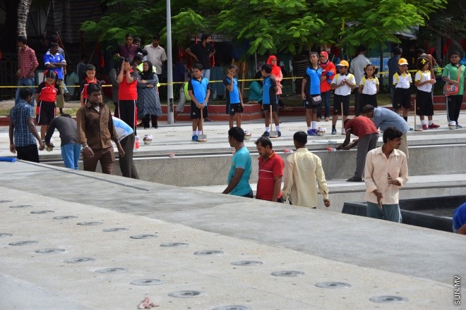 ޖުލައި 24، 2015: ޖުމްހޫރީ މައިދާނާއި ރަސްމީ ފާލަމް މަރާމާތުކުރުމަށްފަހު އަލުން ހުޅުވުމަށް ވަމުންދާ ތައްޔާރީތައް ---- ސަން ފޮޓޯ: ޔޫސުފް ސޮފްވާން