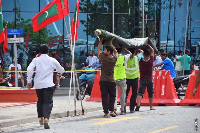 ޖުލައި 24، 2015: ޖުމްހޫރީ މައިދާނާއި ރަސްމީ ފާލަމް މަރާމާތުކުރުމަށްފަހު އަލުން ހުޅުވުމަށް ވަމުންދާ ތައްޔާރީތައް ---- ސަން ފޮޓޯ: ޔޫސުފް ސޮފްވާން